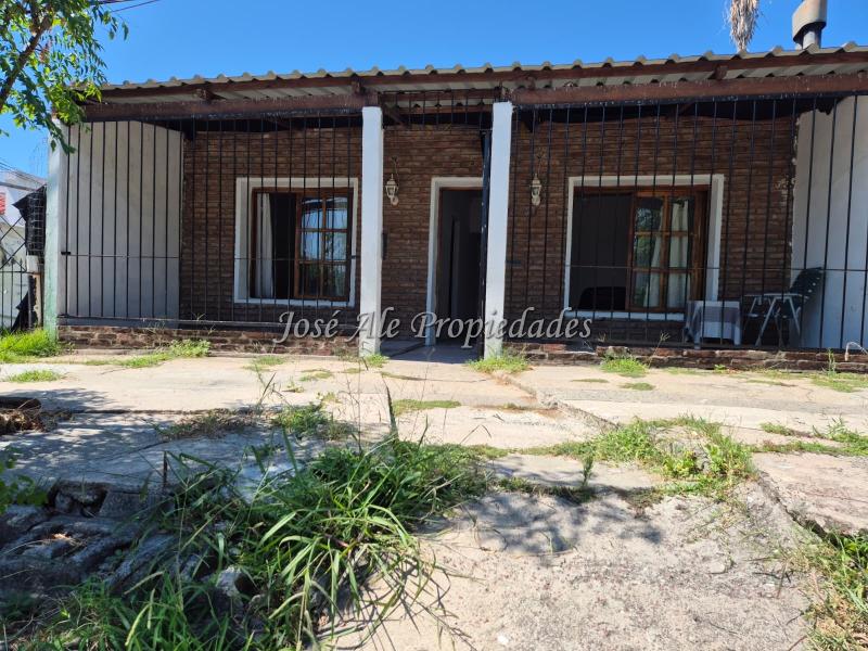 Casa de 2 dormitorios, ubicada a pocas cuadras de la Av Aparicio Saravia, Colonia.