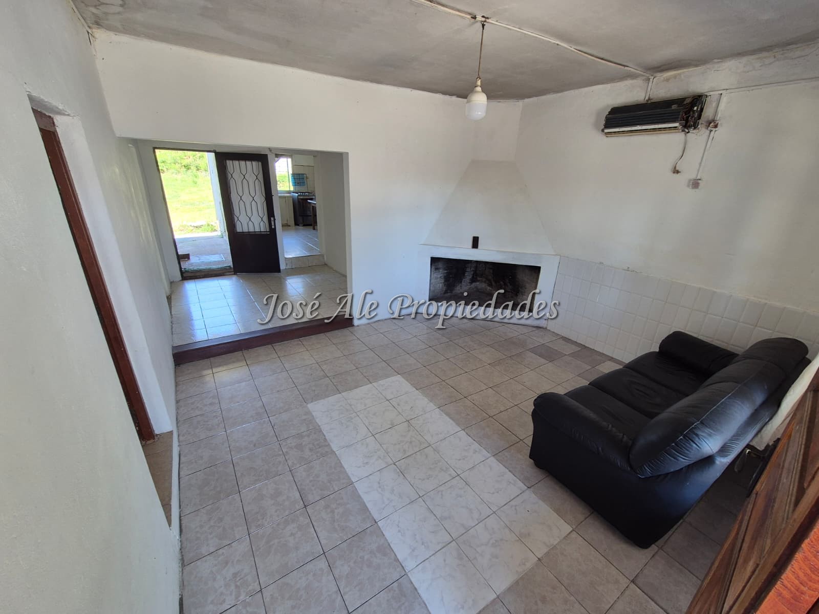 Imagen 2 de Casa de 2 dormitorios, ubicada a pocas cuadras de la Av Aparicio Saravia, Colonia.