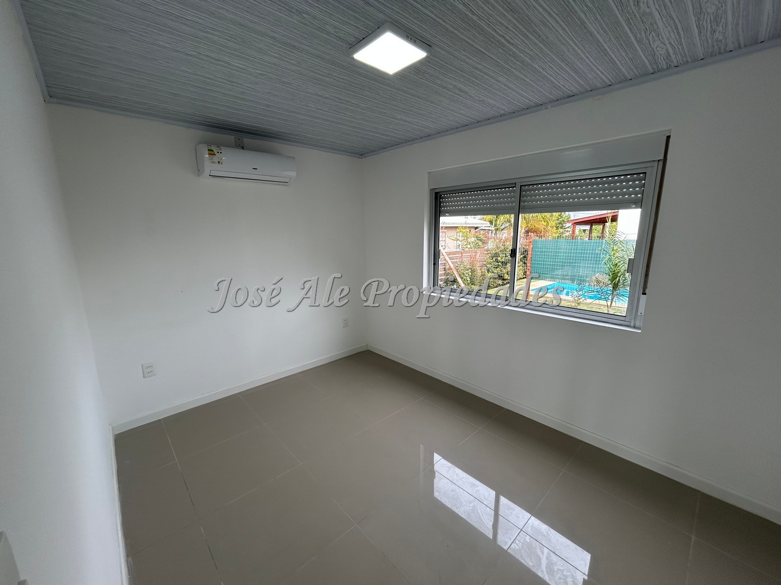 Imagen 4 de Apartamento que se encuentra ubicado en hermoso fraccionamiento del Real de San Carlos, a corta distancia de Plaza de Toros y próximo a todos los servicios.