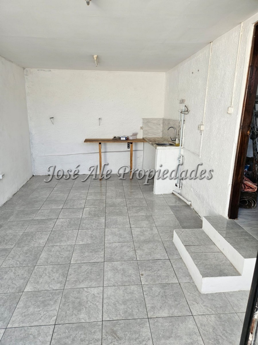 Imagen 4 de Apartamento al fondo, con frente individual cerrado.