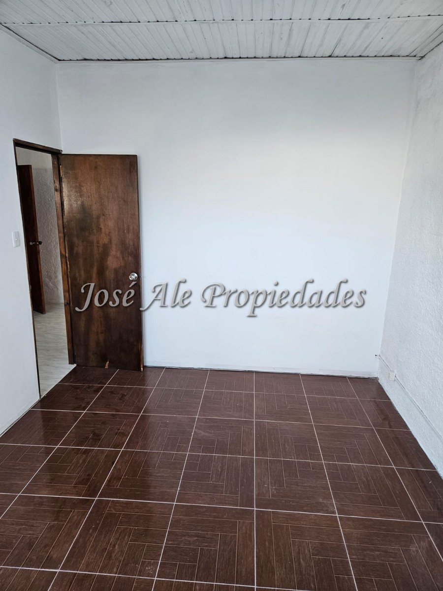 Imagen 5 de Apartamento al fondo, con frente individual cerrado.