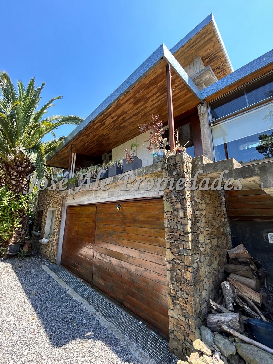 Imagen 2 de Exclusiva propiedad 2619m2 de diseño moderno, integrada con la naturaleza, Colonia.