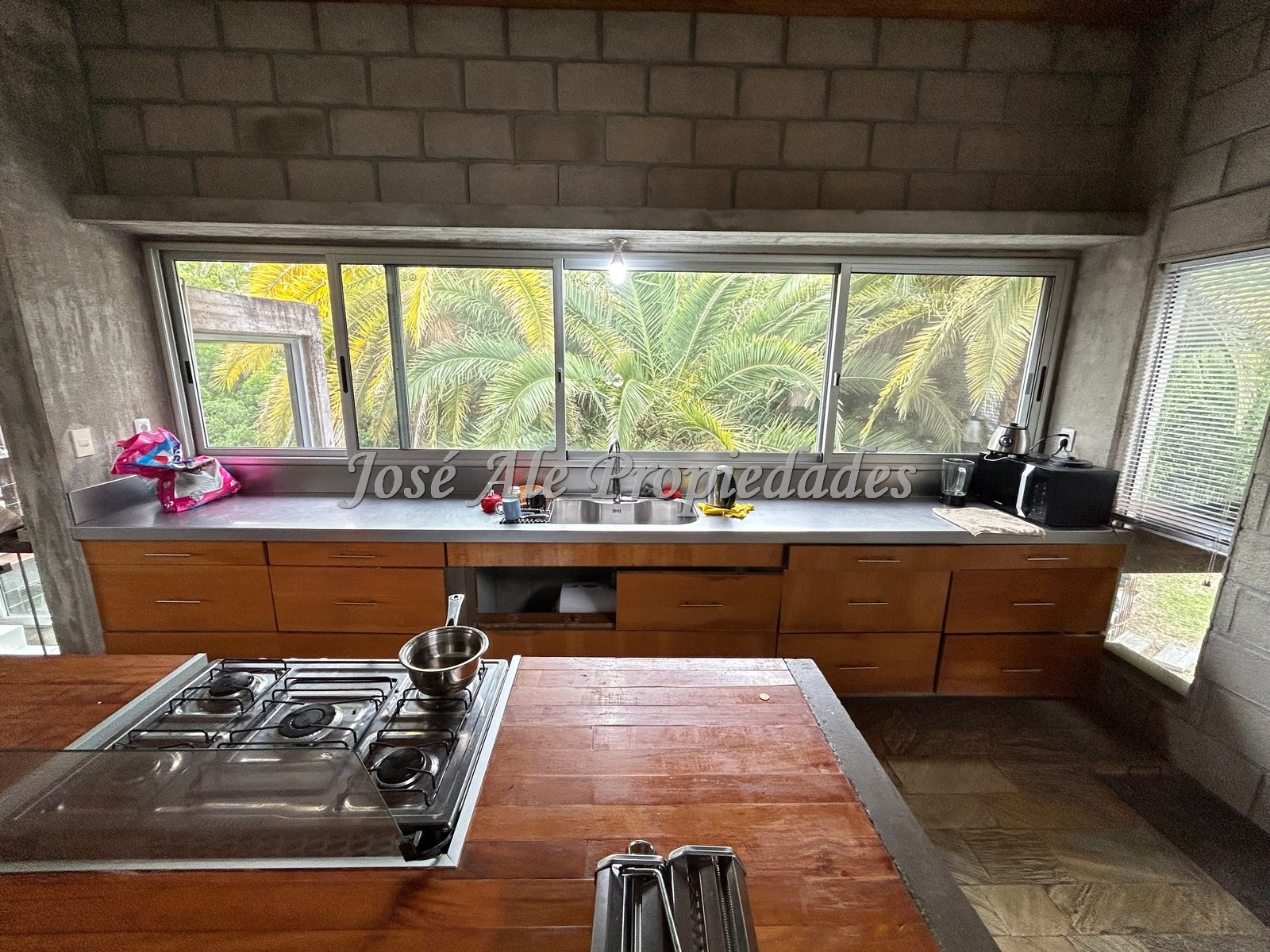 Imagen 5 de Exclusiva propiedad 2619m2 de diseño moderno, integrada con la naturaleza, Colonia.