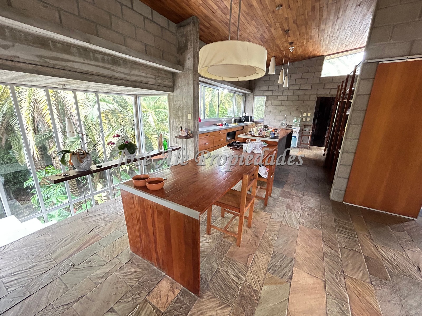 Imagen 8 de Exclusiva propiedad 2619m2 de diseño moderno, integrada con la naturaleza, Colonia.