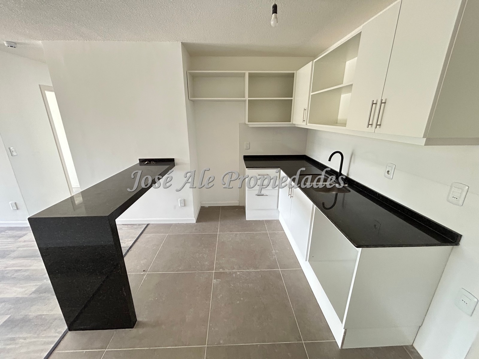 Imagen 4 de Apartamento de 2 dormitorios a estrenar frente a la Rambla y playas de Colonia.