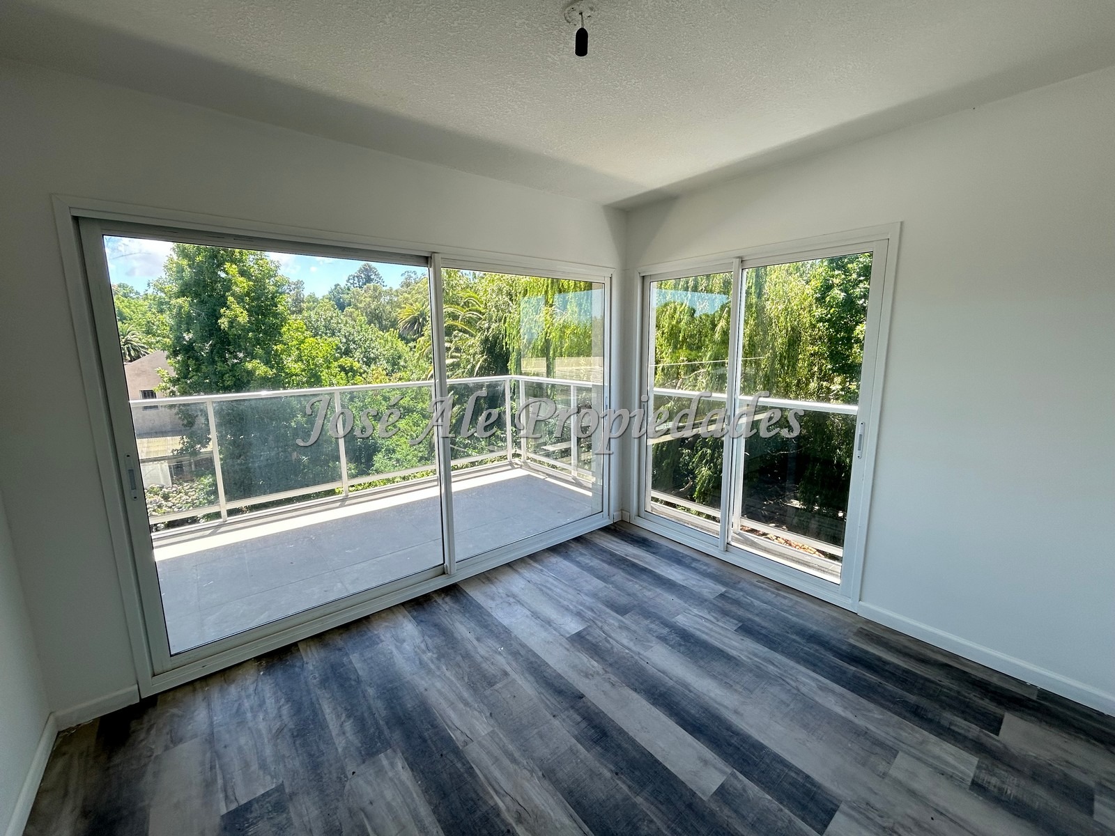 Imagen 4 de EN VENTA Apartamento de 2 dormitorios a estrenar frente a la Rambla y playas de Colonia.