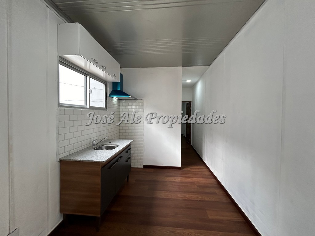 Imagen 4 de Apartamentos de 1 dormitorio, ubicados en el Real de San Carlos, calle At. Sierra a 50m de Luis Alberto de Herrera.