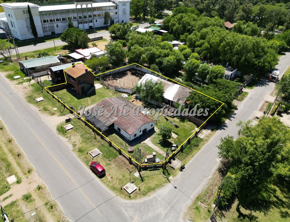 Imagen 1 de Espectacular propiedad sobre un lote de 1700 m2 frente al Hipódromo de Colonia.