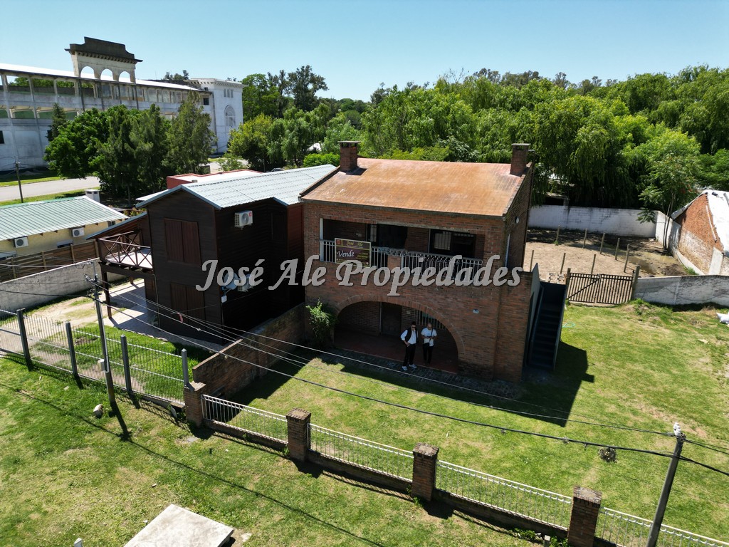 Imagen 2 de Espectacular propiedad sobre un lote de 1700 m2 frente al Hipódromo de Colonia.