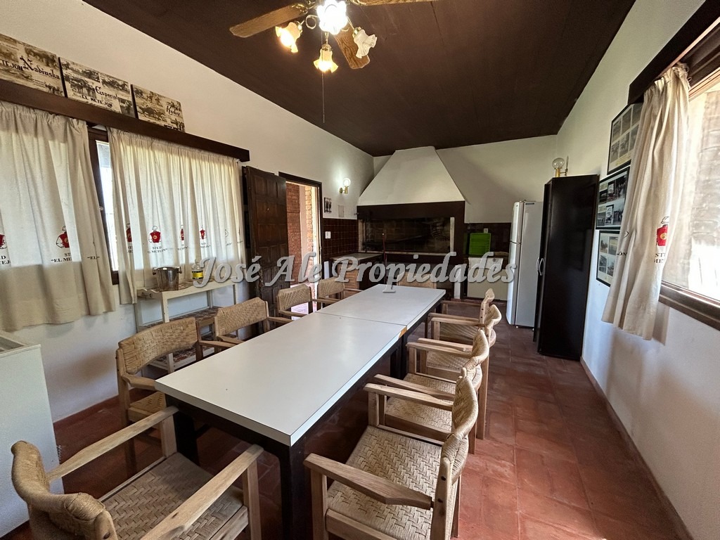 Imagen 5 de Espectacular propiedad sobre un lote de 1700 m2 frente al Hipódromo de Colonia.