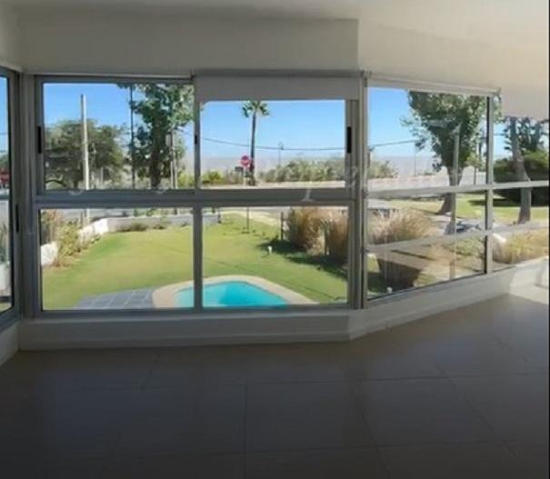Espectacular apartamento de un dormitorio en edificio residencial frente al Rio de la Plata.