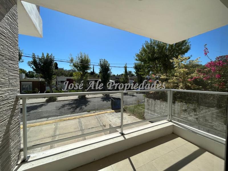 Espectacular apartamento de un dormitorio en edificio residencial frente al Rio de la Plata.