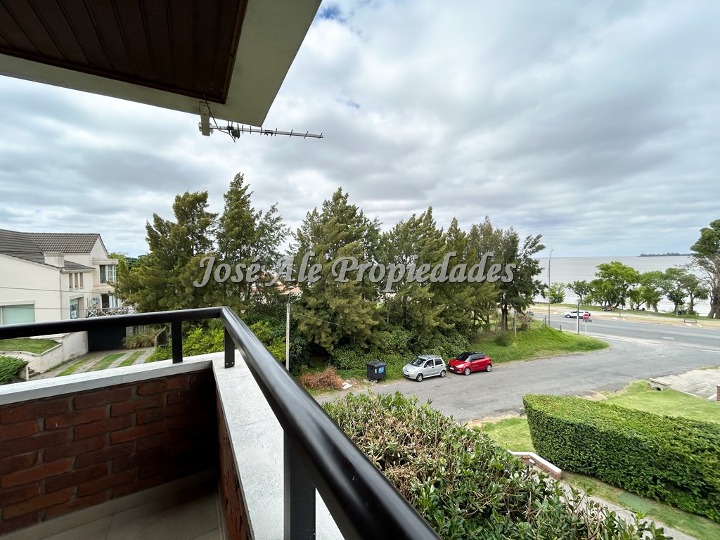 Imagen 10 de EN VENTA Espectacular apartamento ubicado sobre la Rambla de Colonia con destacada calidad de construcción.