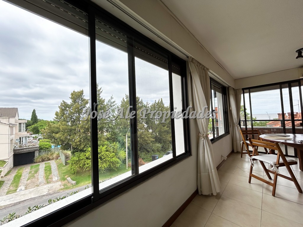 Imagen 4 de EN VENTA Espectacular apartamento ubicado sobre la Rambla de Colonia con destacada calidad de construcción.