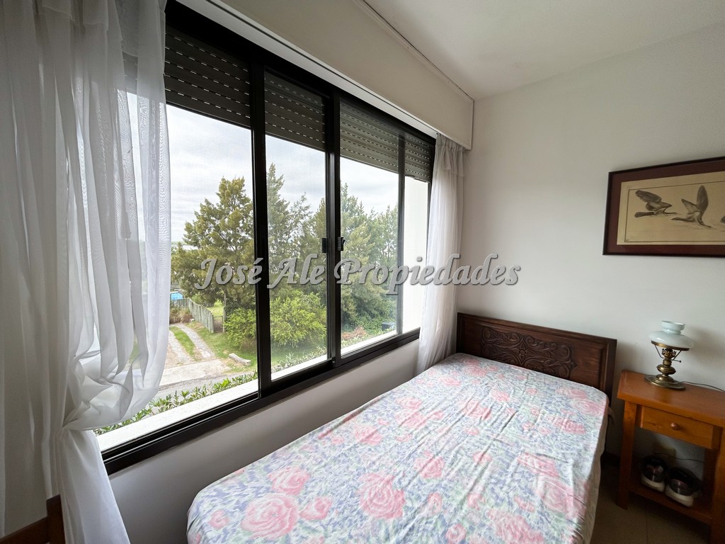 Imagen 8 de EN VENTA Espectacular apartamento ubicado sobre la Rambla de Colonia con destacada calidad de construcción.