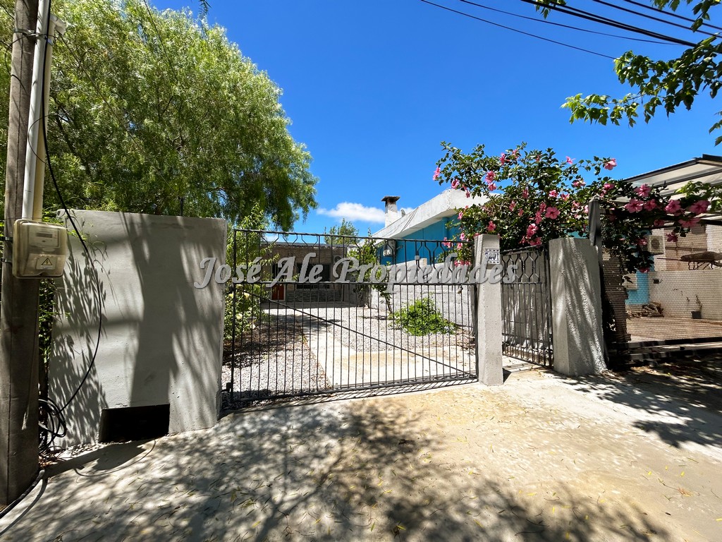 Imagen 2 de Casa ubicada en el barrio Otto Wulf, próxima a zona comercial 2 avenidas.