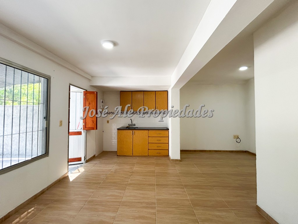 Imagen 6 de Casa ubicada en el barrio Otto Wulf, próxima a zona comercial 2 avenidas.