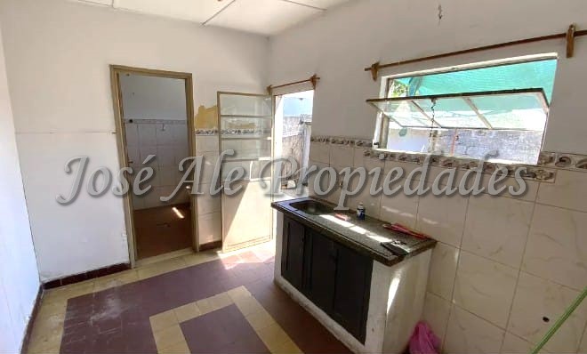 Imagen 4 de Casa ubicada en pueblo nuevo, a menos de 100 metros de Colonia Shopping y próxima a todos los servicios.