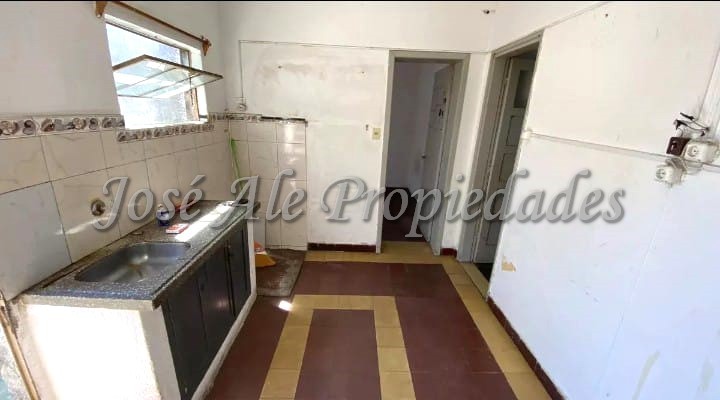 Imagen 5 de Casa ubicada en pueblo nuevo, a menos de 100 metros de Colonia Shopping y próxima a todos los servicios.