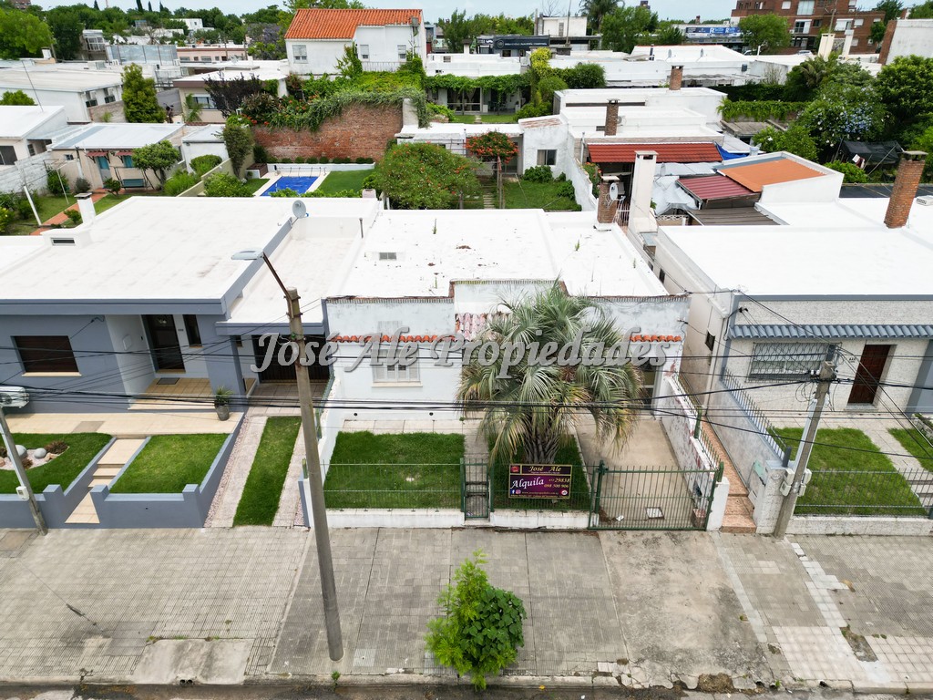 Imagen 7 de Casa ubicada en 2 Avenidas, cercada de la rambla y próxima a todos los servicios.