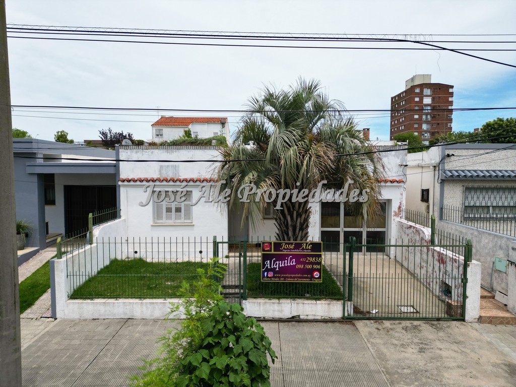 Imagen 9 de Casa ubicada en 2 Avenidas, cercada de la rambla y próxima a todos los servicios.