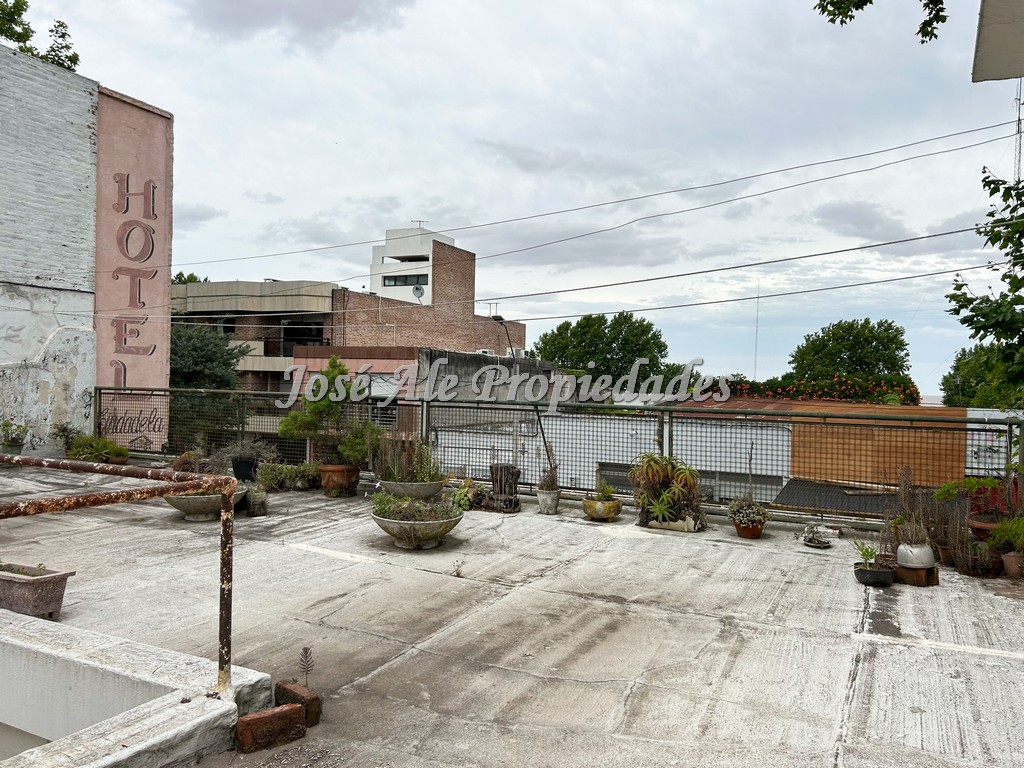 Imagen 10 de Casa ubicada en el centro de la ciudad de Colonia a 100m de Gral. Flores y a metros del hermoso Barrio Histórico, próxima al Puerto Comercial y terminal de ómnibus.