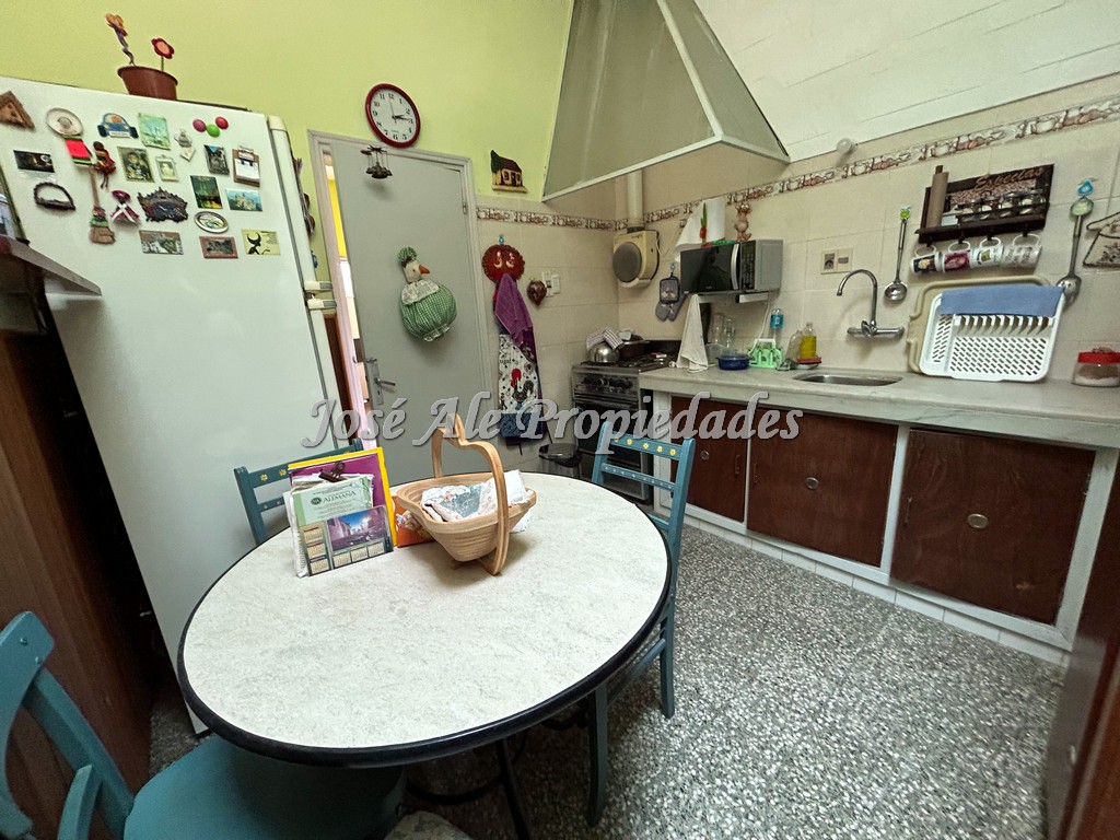 Imagen 5 de Casa ubicada en el centro de la ciudad de Colonia a 100m de Gral. Flores y a metros del hermoso Barrio Histórico, próxima al Puerto Comercial y terminal de ómnibus.