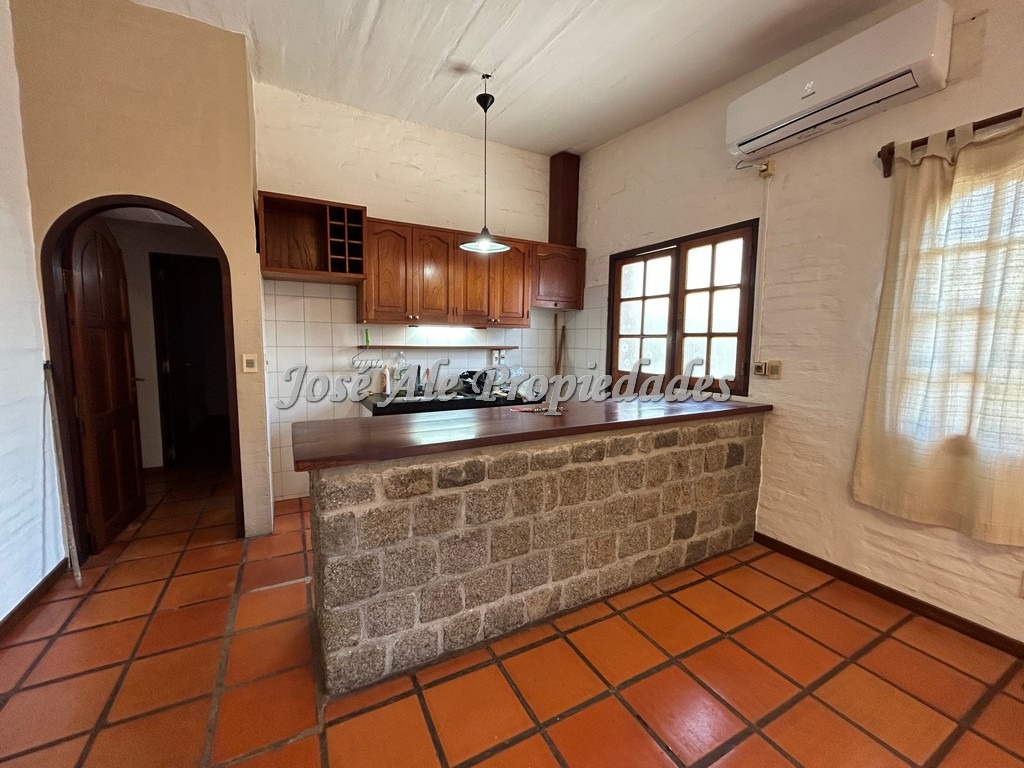 Imagen 8 de Espectacular y completa propiedad en zona residencial a corta distancia de Plaza de Toros y Rambla Costanera.