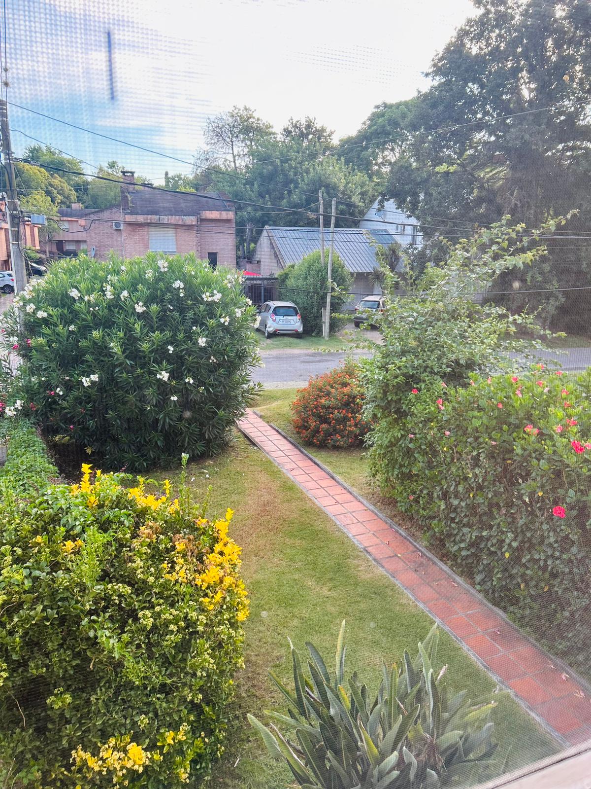 Imagen 2 de Hermosa casa a metros de la rambla Costanera y playas de Colonia.