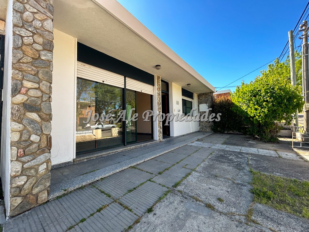 Imagen 2 de Casa ubicada en el Real de San Carlos, próxima a todos los servicios.