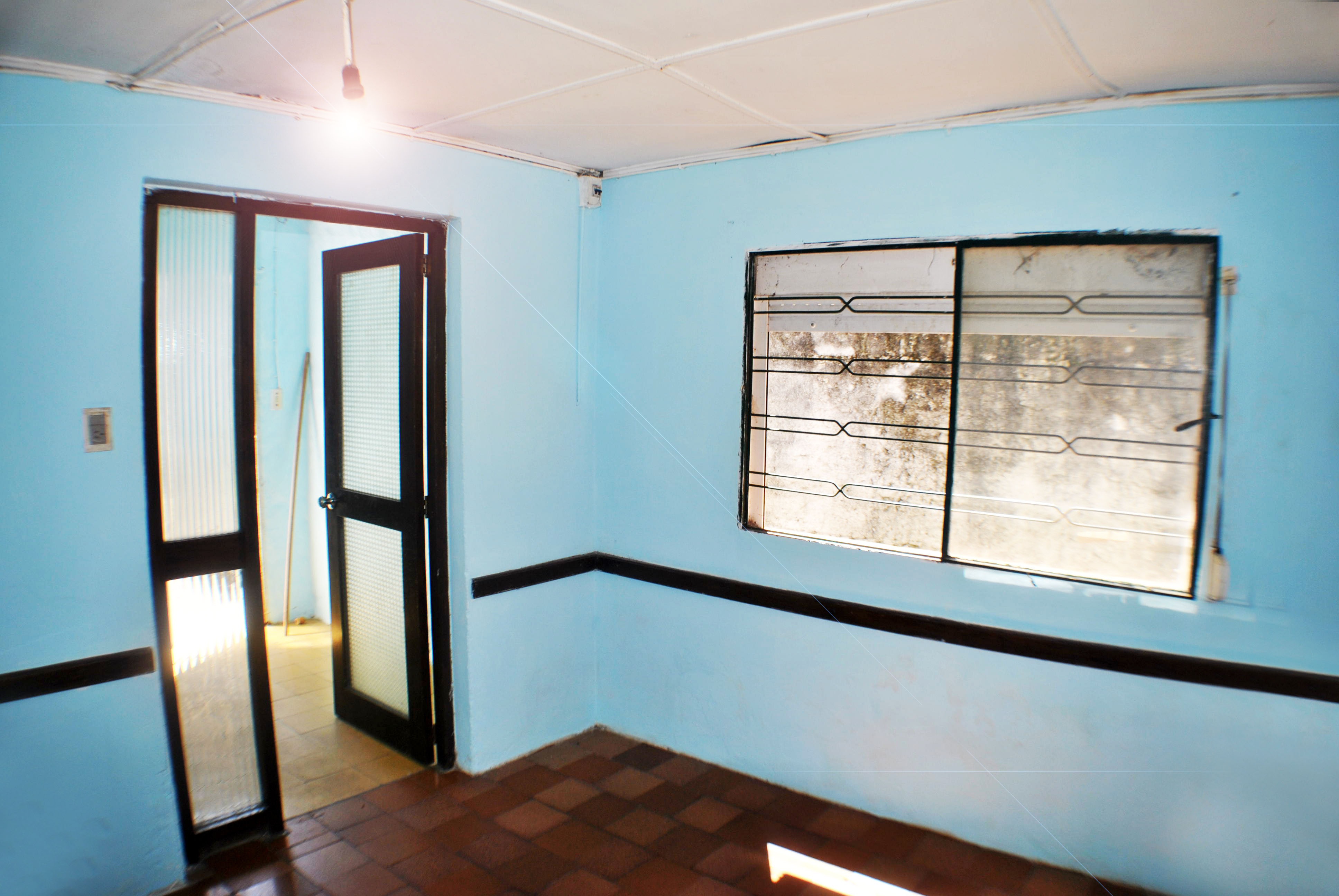 Imagen 1 de Casa de 1 dormitorio con patio, se encuentra ubicada en barrio cementerio, a pasos de todos los servicios.