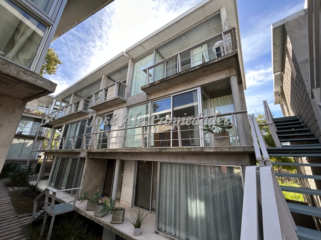 Imagen 1 de Apartamento de 1 dormitorio a corta distancia de Rambla de Colonia y a pasos de todos los servicios.