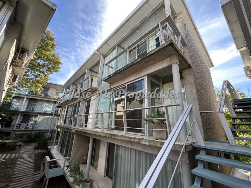 Apartamento de 1 dormitorio a corta distancia de Rambla de Colonia y a pasos de todos los servicios.