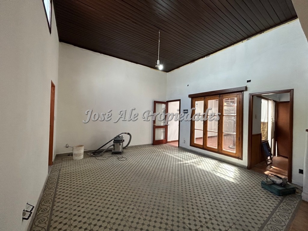 Imagen 4 de Casa de interés comercial, ubicada estratégicamente próxima a la Intendencia, en pleno centro de Colonia.