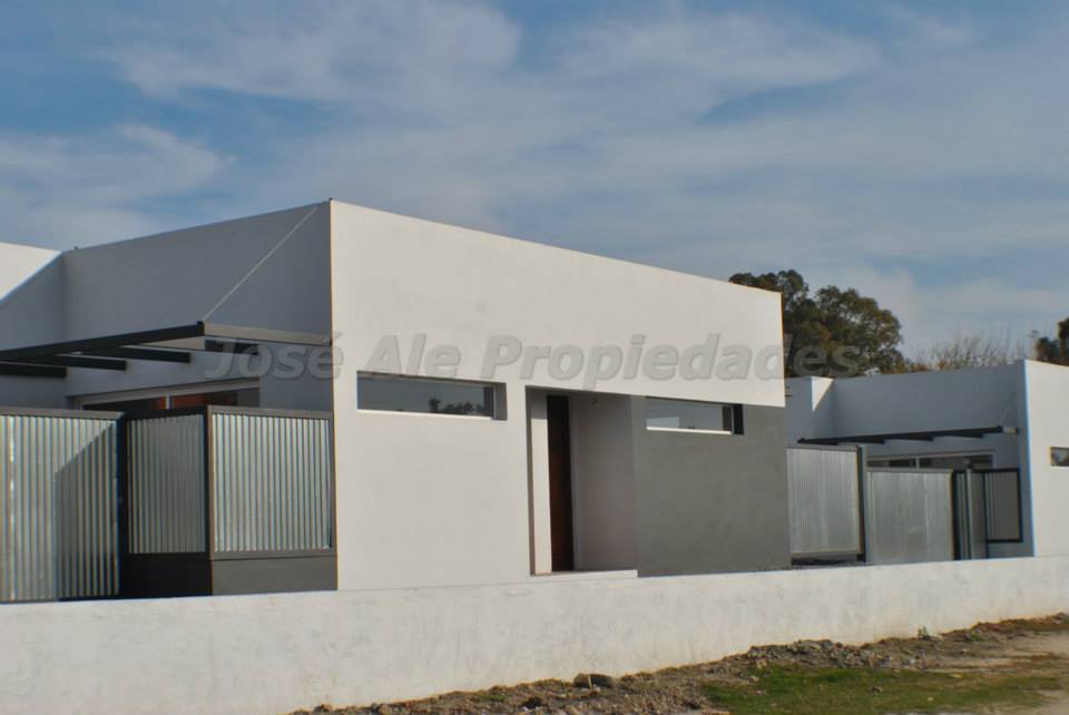 Imagen 1 de Casa en complejo Real de San Carlos, ubicada a pasos de la plaza de toros y de todos los servicio.