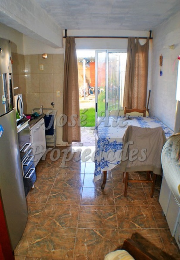 Imagen 4 de Impecable vivienda ubicada a corta distancia del centro y zona comercial de Colonia del Sacramento, a pasos de todos los servicios.