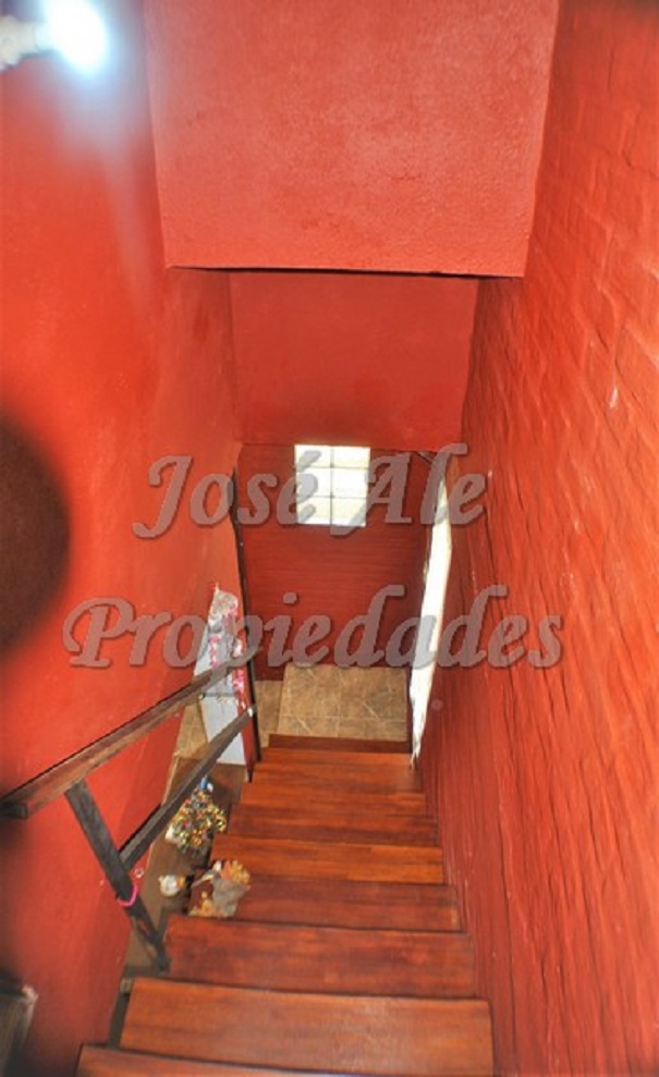 Imagen 5 de Impecable vivienda ubicada a corta distancia del centro y zona comercial de Colonia del Sacramento, a pasos de todos los servicios.