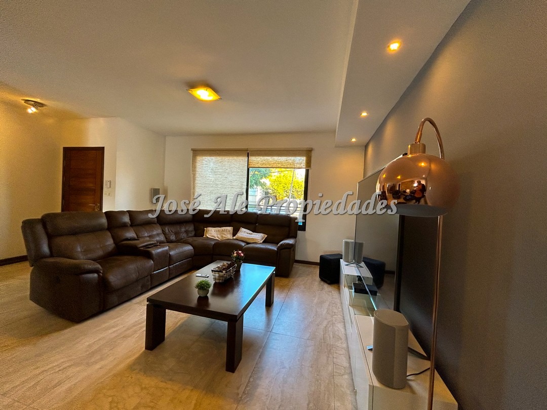 Imagen 3 de Hermosa y confortable propiedad de 4 dormitorios, 6 baños y piscina climatizada, completamente equipada.