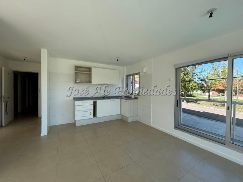 EN ALQUILER Espectacular apartamento de un dormitorio en edificio residencial frente al Rio de la Plata.