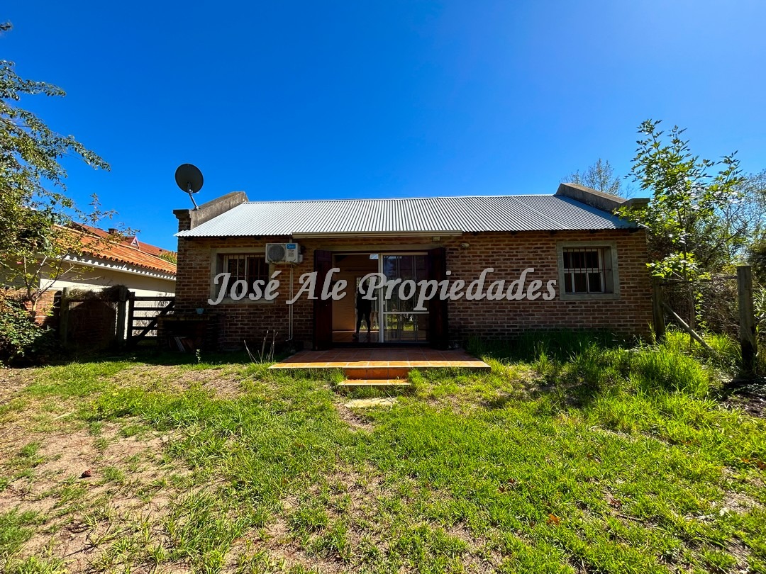 Imagen 10 de Encantadora casa a solo metros de Rambla costanera.