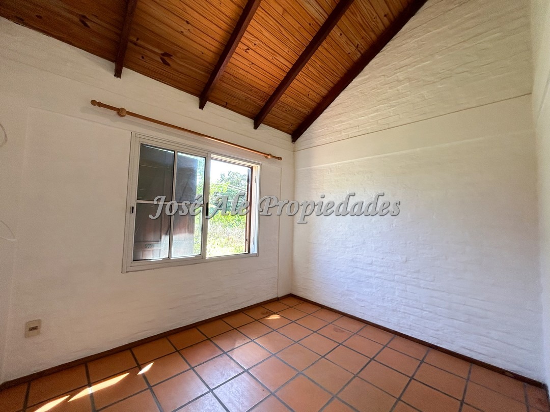 Imagen 5 de Encantadora casa a solo metros de Rambla costanera.