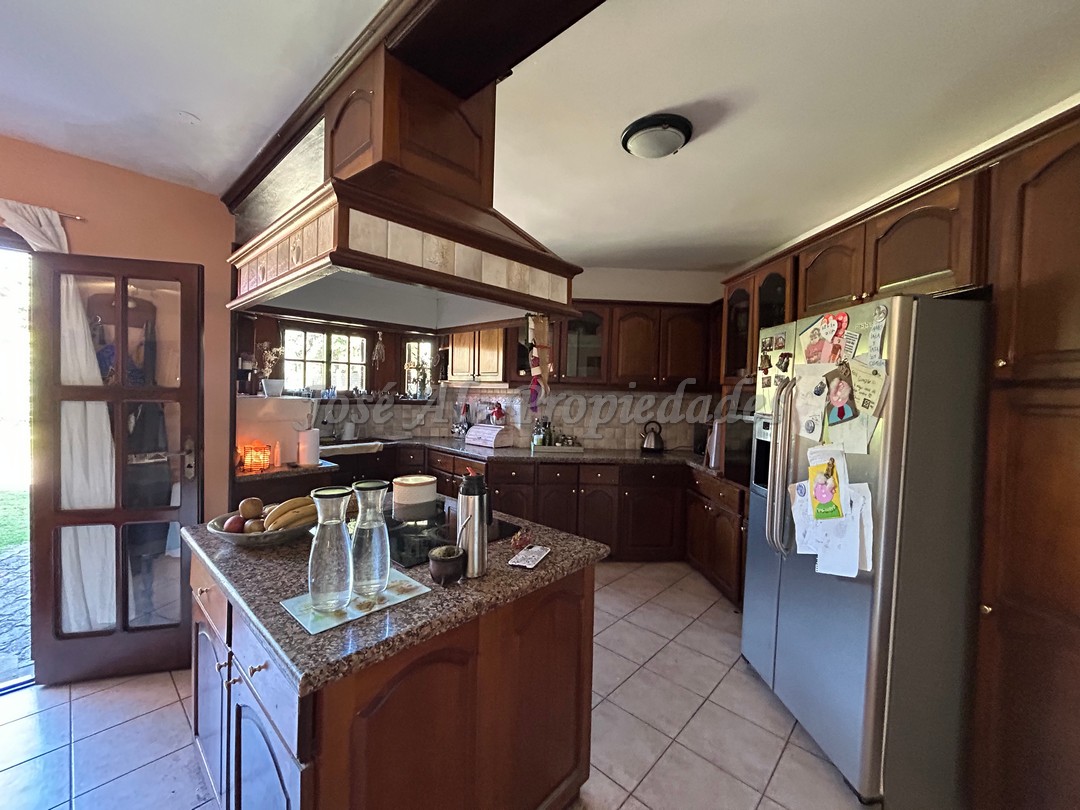 Imagen 7 de Espectacular y completa propiedad en zona residencial a 3 cuadras de Rambla Costanera y próxima a todos los servicios.