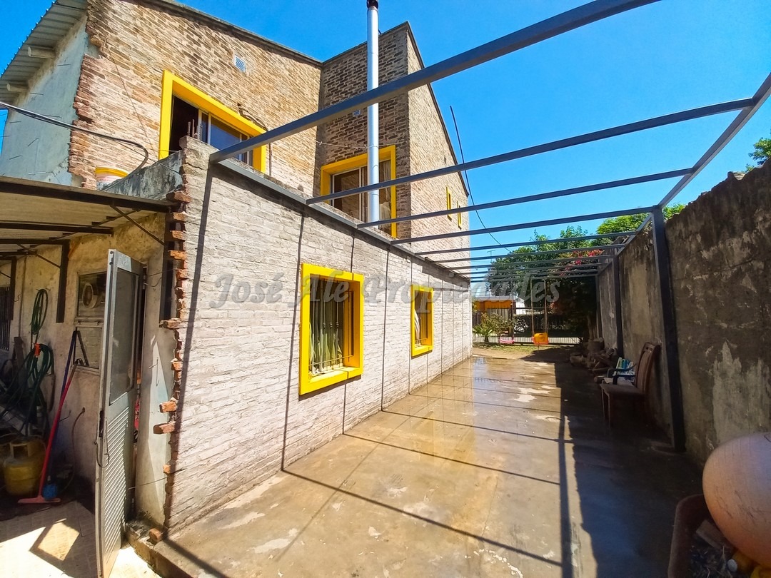 Imagen 10 de Propiedad con departamento a corta distancia de Rambla Costanera.