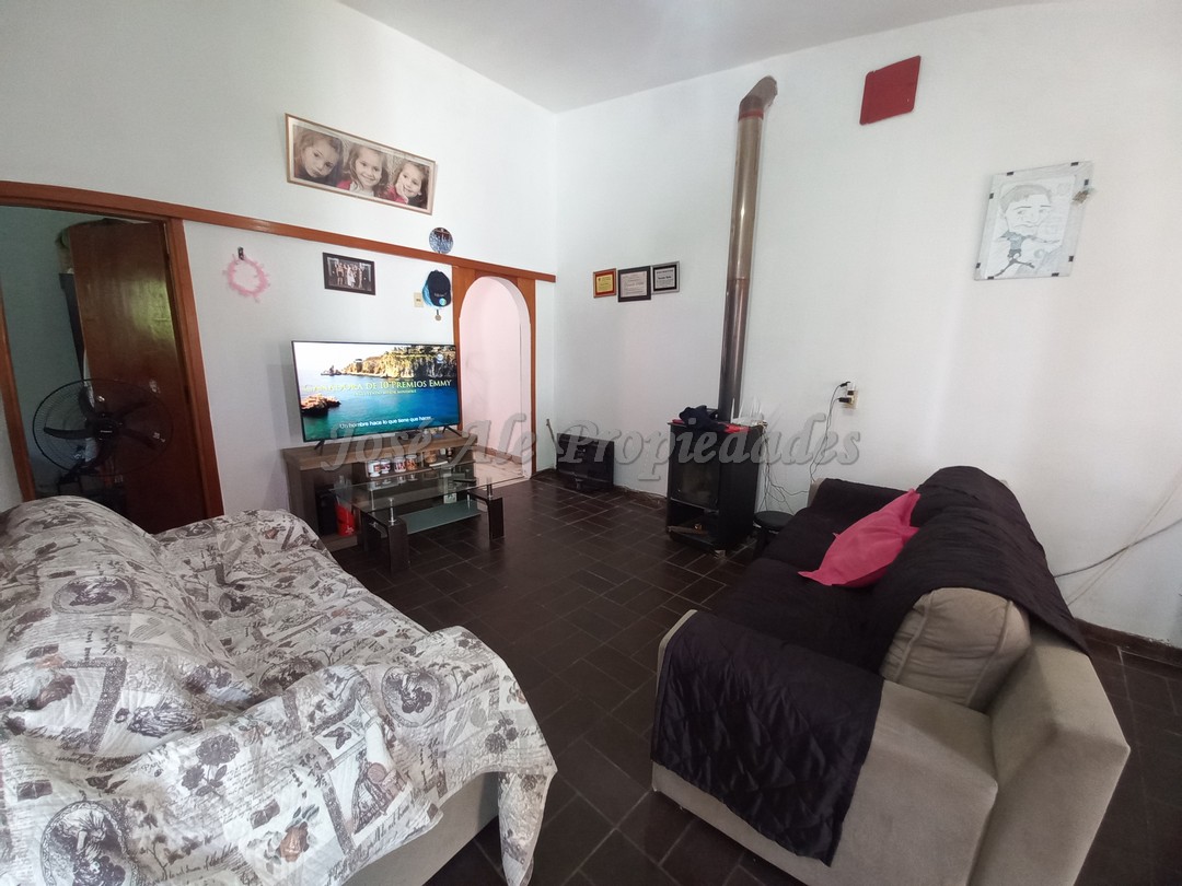 Imagen 4 de Casa ubicada en el Real de San Carlos a pocas cuadras de Plaza de Toros, U.D.E, C.E.R.P y a 6 cuadras de la rambla y playas de Colonia.