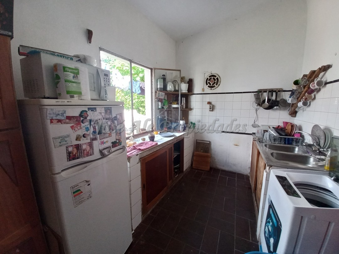 Imagen 6 de Casa ubicada en el Real de San Carlos a pocas cuadras de Plaza de Toros, U.D.E, C.E.R.P y a 6 cuadras de la rambla y playas de Colonia.