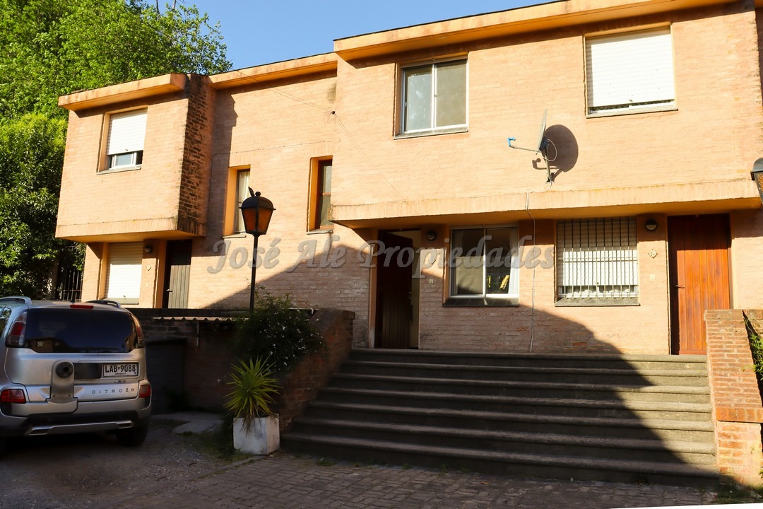 Imagen 1 de Cómoda vivienda ubicada en complejo en calle Zitarrosa.