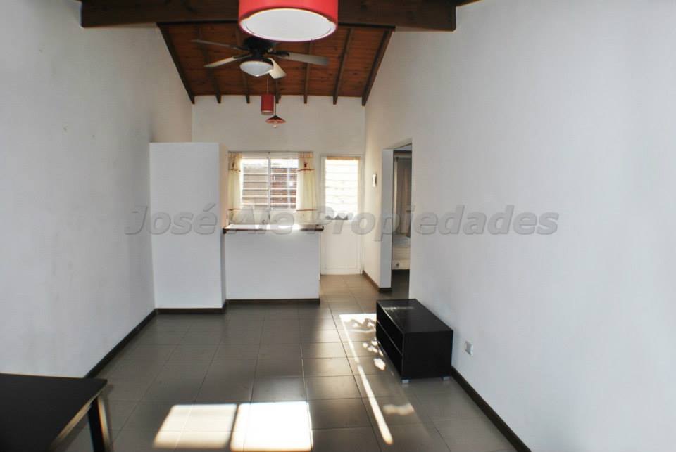 Imagen 3 de Linda propiedad a metros de Plaza de Toros, sobre calle Río de la Plata, hermosa zona con todos los servicios, y a corta distancia de Rambla y playas de Colonia del Sacramento.