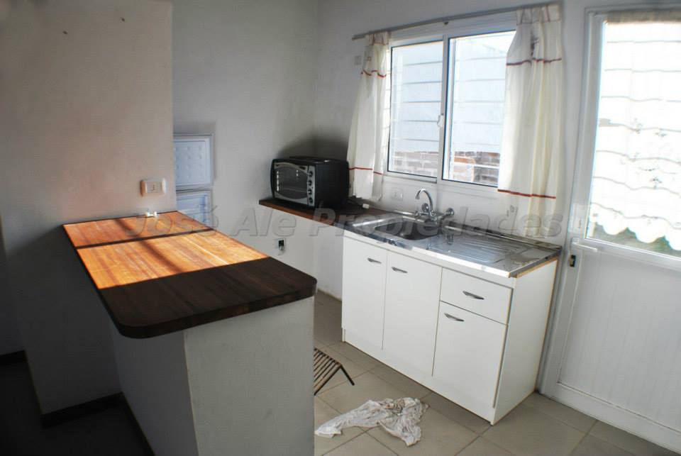 Imagen 5 de Linda propiedad a metros de Plaza de Toros, sobre calle Río de la Plata, hermosa zona con todos los servicios, y a corta distancia de Rambla y playas de Colonia del Sacramento.