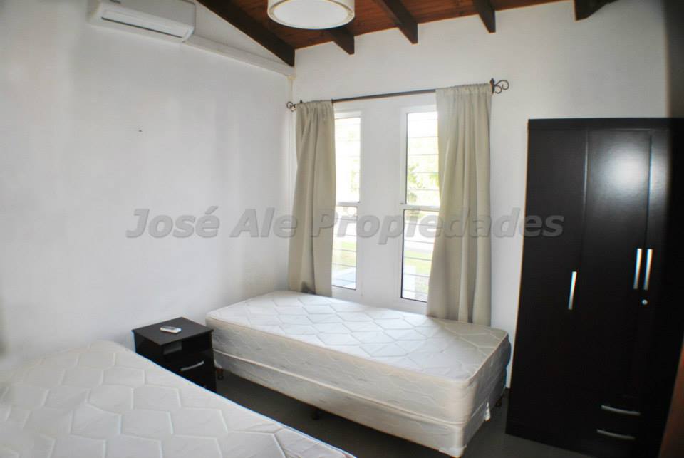 Imagen 6 de Linda propiedad a metros de Plaza de Toros, sobre calle Río de la Plata, hermosa zona con todos los servicios, y a corta distancia de Rambla y playas de Colonia del Sacramento.