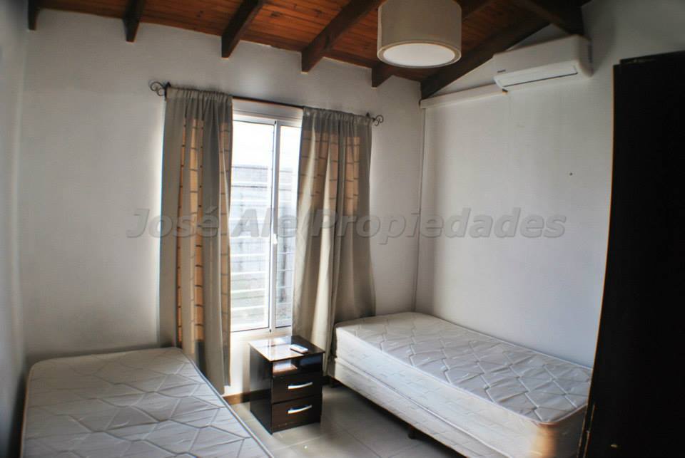 Imagen 7 de Linda propiedad a metros de Plaza de Toros, sobre calle Río de la Plata, hermosa zona con todos los servicios, y a corta distancia de Rambla y playas de Colonia del Sacramento.